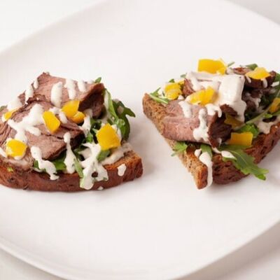 Брускетта с ростбифом в Сыто Пьяно по цене 395 ₽