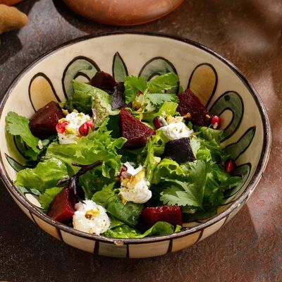 Салат со свеклой и гранатовым соусом в Асканели Georgian Bistro по цене 600 ₽