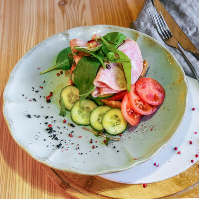 Вафля с ветчиной и овощами в Debaton по цене 345