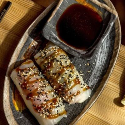 Спринг-ролл с лососем в Рамен между нами по цене 600 ₽