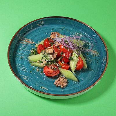 Грузинский салат Ланч в Kiss по цене 110