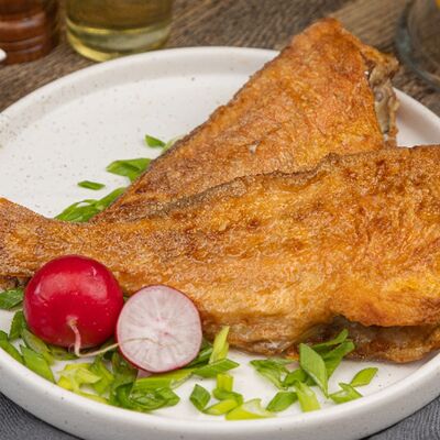 Окунь жареный в Буркина Фасоль по цене 570 ₽