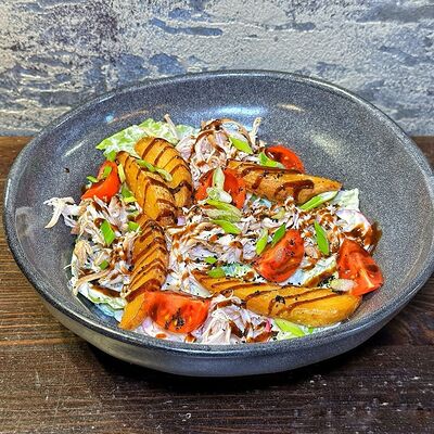 Салат с копченой курицей и горчичной заправкой в FABRIKA по цене 465 ₽
