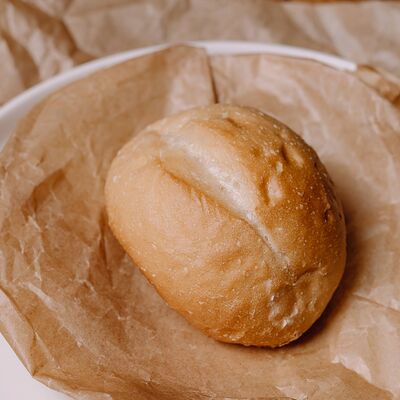 Булочка пшеничная в Калейдоскоп вкуса по цене 7 ₽
