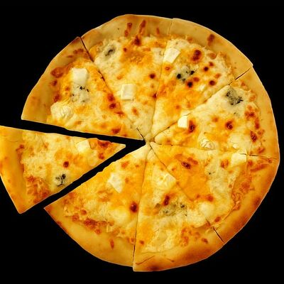 Пицца 7 сыров в ХрюЧего по цене 749 ₽