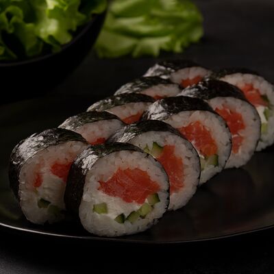 Филадельфия лайт с огурцом в Snail Суши по цене 517 ₽