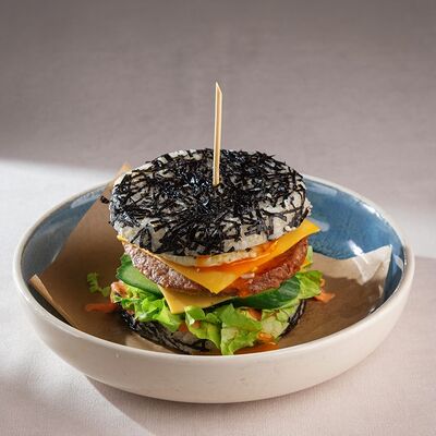 Бургер с курицей в Sarang по цене 505 ₽