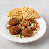 Хумус с фалафелем в The Hummus