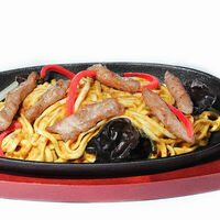 Удон со свининой в соусе карри в Чайна Тун