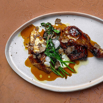 Цыпленок, запечённый на углях, шпинат и трюфель в Maya по цене 1950 ₽