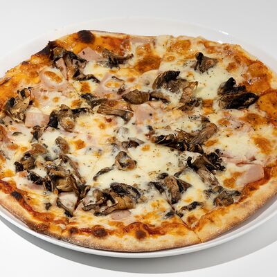 Пицца с грибами и ветчиной в Cyber Octagon по цене 580 ₽