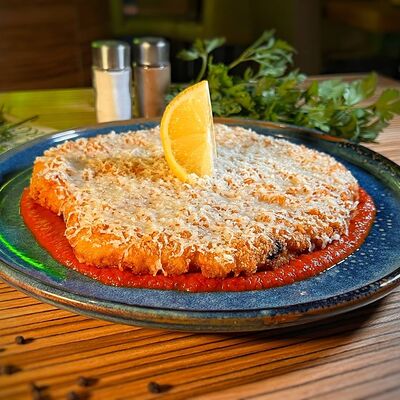 Куриный шницель с соусом 