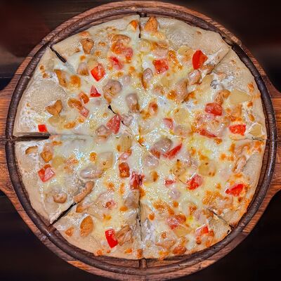 Пицца Цезарь в Чердак по цене 800 ₽