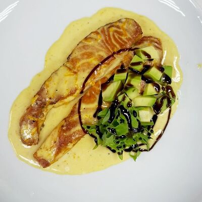 Семга в сливочно-апельсиновом соусев Золотая рыбка по цене 1450 ₽