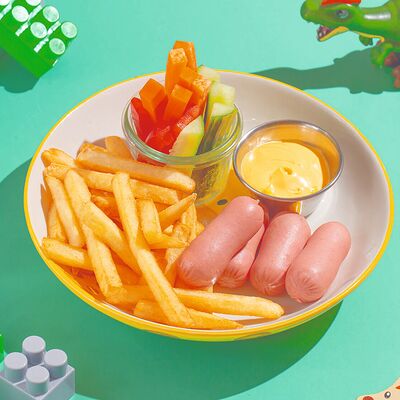 Молочные сосиски с картофелем фри в Чайка по цене 460 ₽