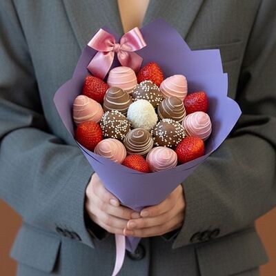 Букет Маленький сюрприз (19 шт.) в Luna-Клубника в шоколаде по цене 3990 ₽