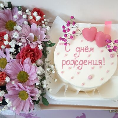  Бенто торт С Днём рождения с цветами в Чародейка сладостей по цене 3490 ₽