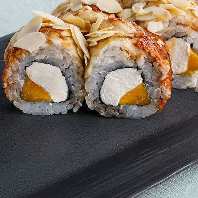 Сливочный ролл с угрем и манго в Терраса по цене 1390 ₽