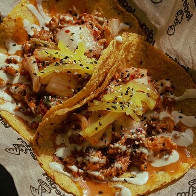 Два Taco Pulled Pork кимчи (свинка) в Taco Rebel по цене 450 ₽