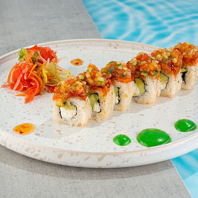 Ролл с лососем и соусом сальса в Nemo по цене 740 ₽