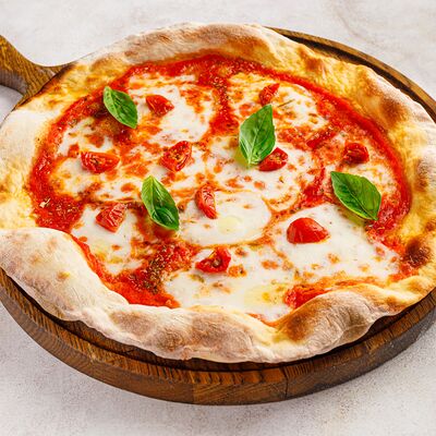 Пицца Маргарита с вялеными томатами в Osteria Mario по цене 740 ₽