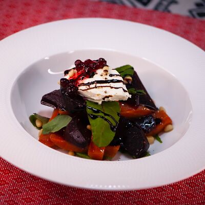 Салат Йуурвилья в Vasco da Gama по цене 250 ₽