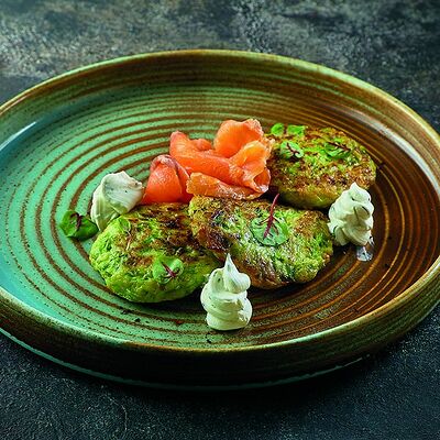 Оладьи из цукини с лососем и сливочным кремом в ЛарисуВаннуХочу по цене 550