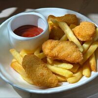 Наггетсы с картофелем фри в Гастробар DOM