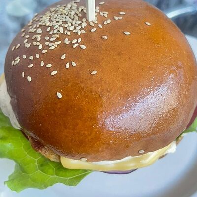 Чикен-бургер с двойной котлетойв Настроение вкуса ФАСТФУД по цене 785 ₽