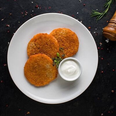 Драники со сметанойв Catch по цене 18 р.