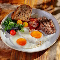 Большой мясной завтрак в Сыроварня