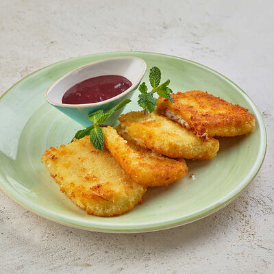 Жареный сулугуни с брусничным соусом в Ели-Пили по цене 560 ₽