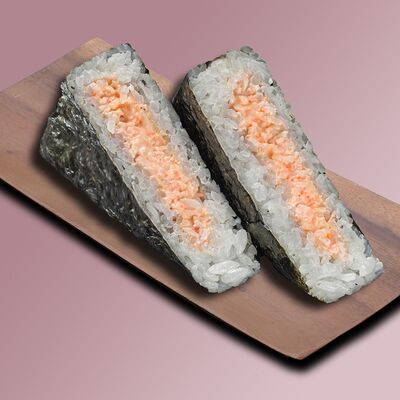 Онигири со снежным крабом в НАШИ СУШИ по цене 250 ₽