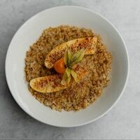 Каша овсяная на кокосовом молоке, запечённая с бананом и кешью в PAPPONE