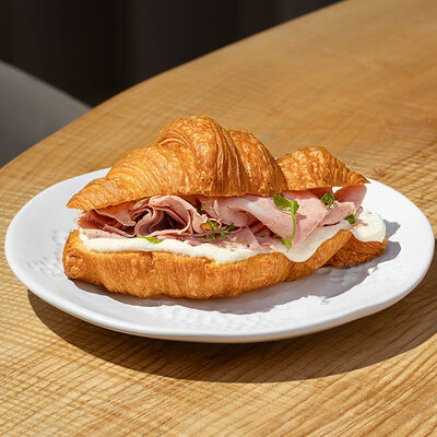 Круассан с мортаделлой в Изикофе по цене 575 ₽
