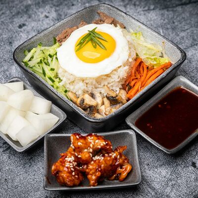 Панчан-ланч На обед в Korean Chick по цене 349