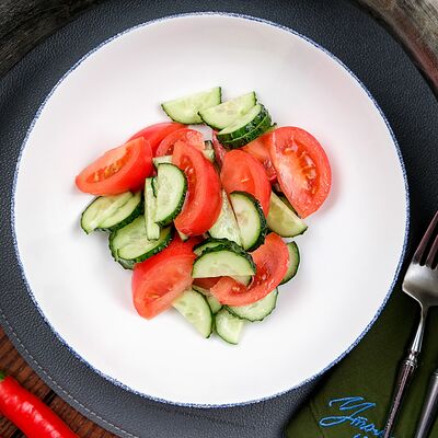 Салат овощной с маслом в Утомленные солнцем по цене 250 ₽