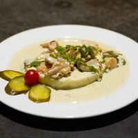 Бефстроганов с пюре в Cofan European kitchen & Cofanori Asian bistro