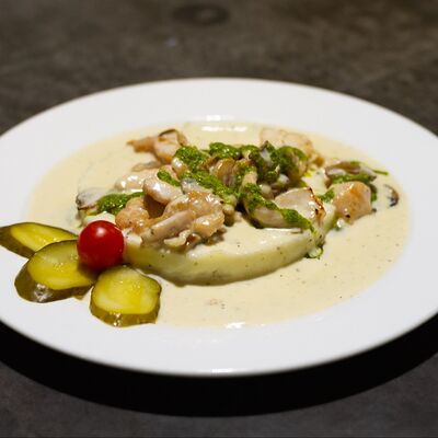 Бефстроганов с пюре в Cofan European kitchen & Cofanori Asian bistro по цене 730 ₽