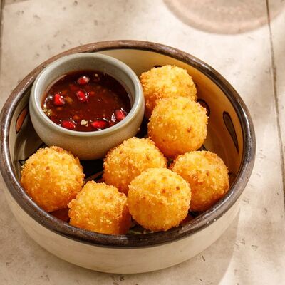 Жареный сулугуни в Асканели Georgian Bistro по цене 720 ₽