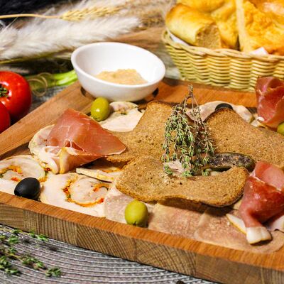 Мясная нарезка в Колизей по цене 1150 ₽