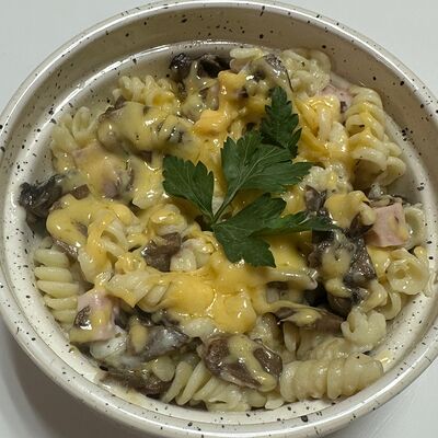 Паста с ветчиной и грибами в Буфет на Горького по цене 220 ₽