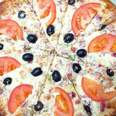 Пицца Солянка со сметанным соусом в ФАРТуна по цене 900 ₽