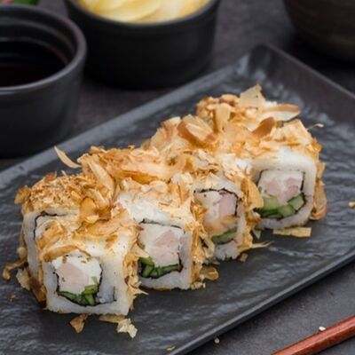 Ролл Бонито с курицей в Omakase Yoshitake Sushi по цене 860 ₽