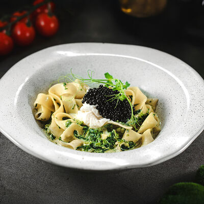 Паста с шпинатом и страчателлой в Inyan по цене 613 ₽