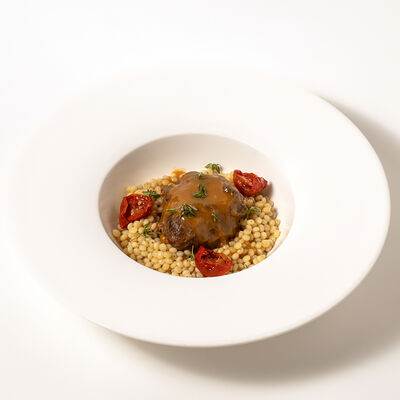 Говяжьи щечки с трюфельным соусом в Волконский по цене 1470 ₽