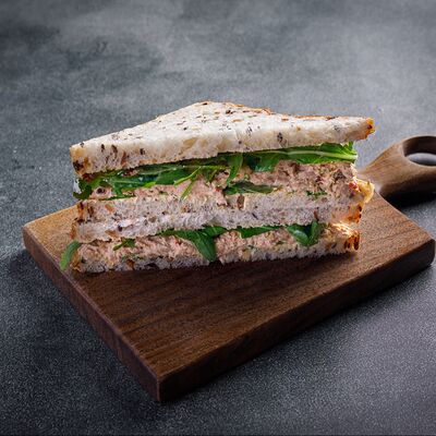 Сэндвич с тунцом в Zest Coffee & Wine по цене 470 ₽