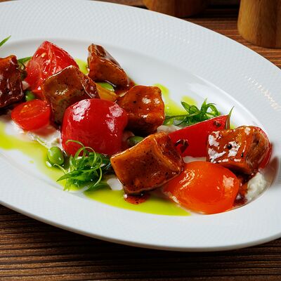 Хрустящие баклажаны с томатами и сливочной страчателлой в Al dente по цене 650 ₽