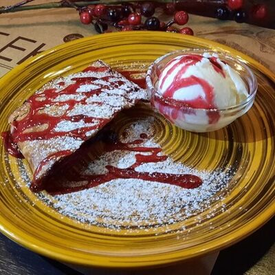 Штрудель с ягодами в Restobar Бекон по цене 370 ₽