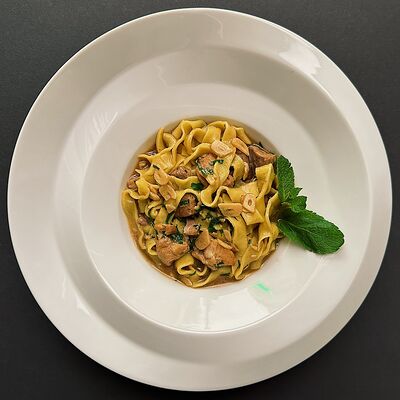 Паста с кроликом и пряными травами в Трюфель по цене 540 ₽